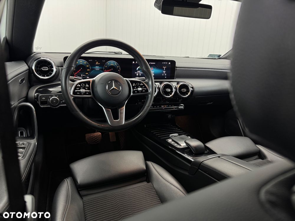 Mercedes-Benz CLA 180 7G-DCT - 22