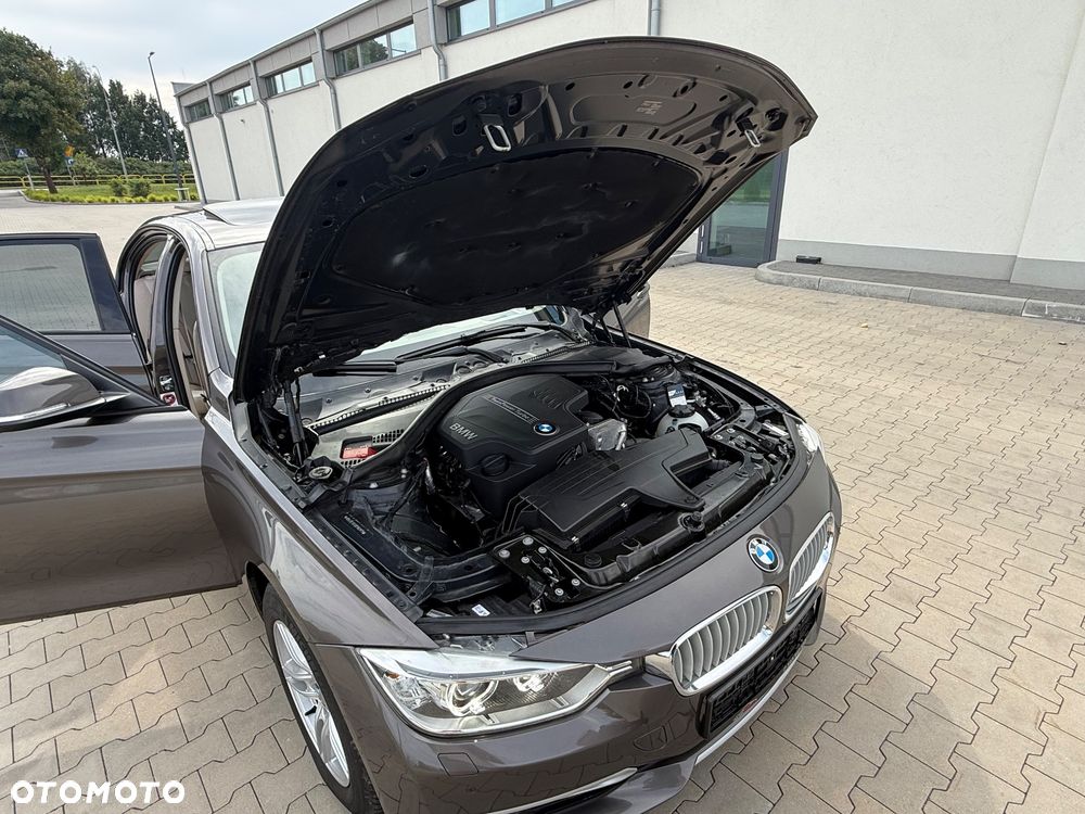 BMW Seria 3 320i Modern Line - 37