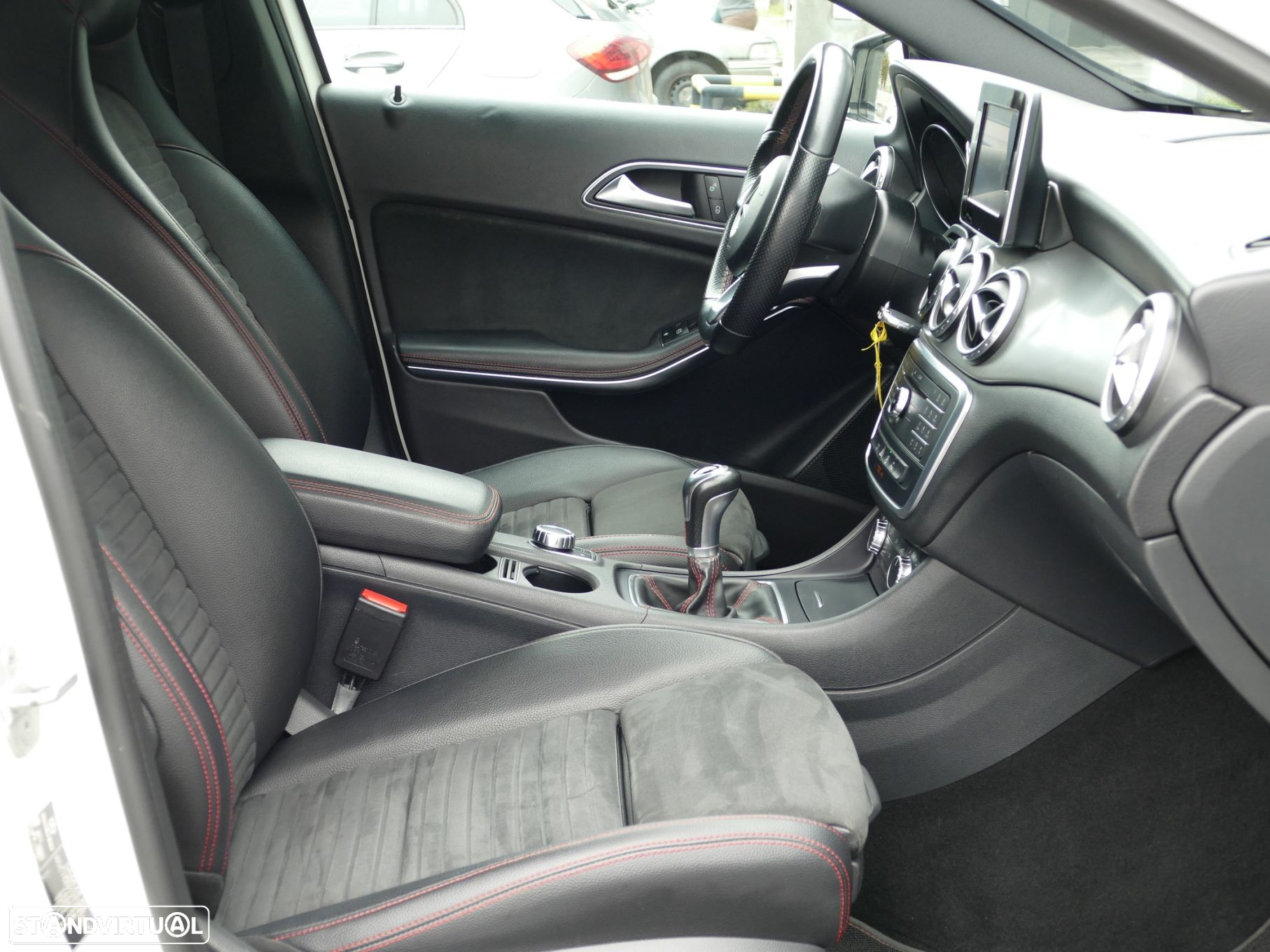 Mercedes-Benz GLA 180 CDi AMG Line - 14