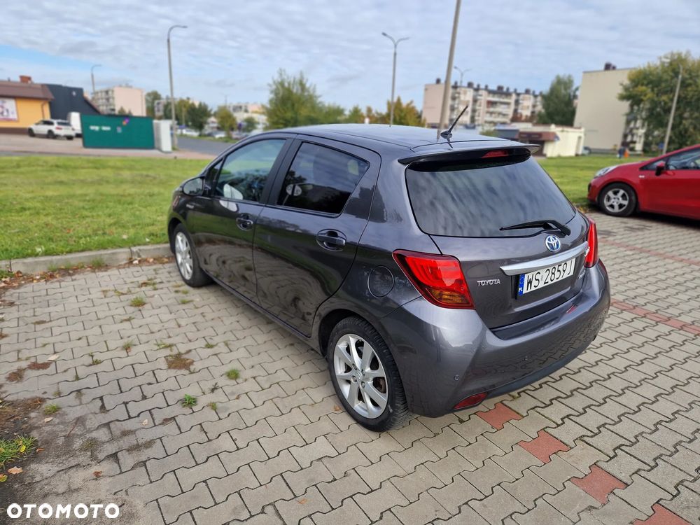Toyota Yaris Hybrid 100 Premium - 9
