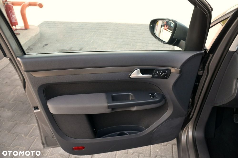 Volkswagen Touran - 18
