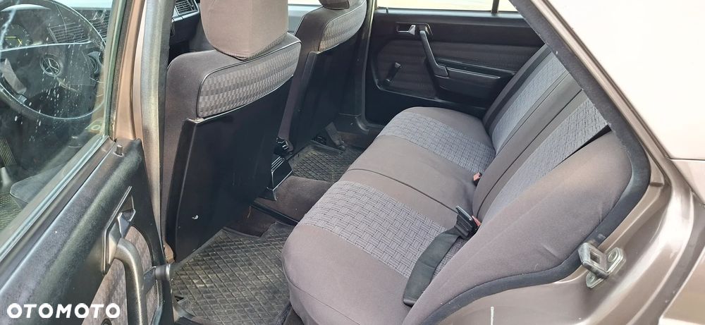 Mercedes-Benz W201 (190) - 11