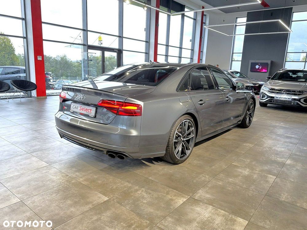 Audi S8 - 9
