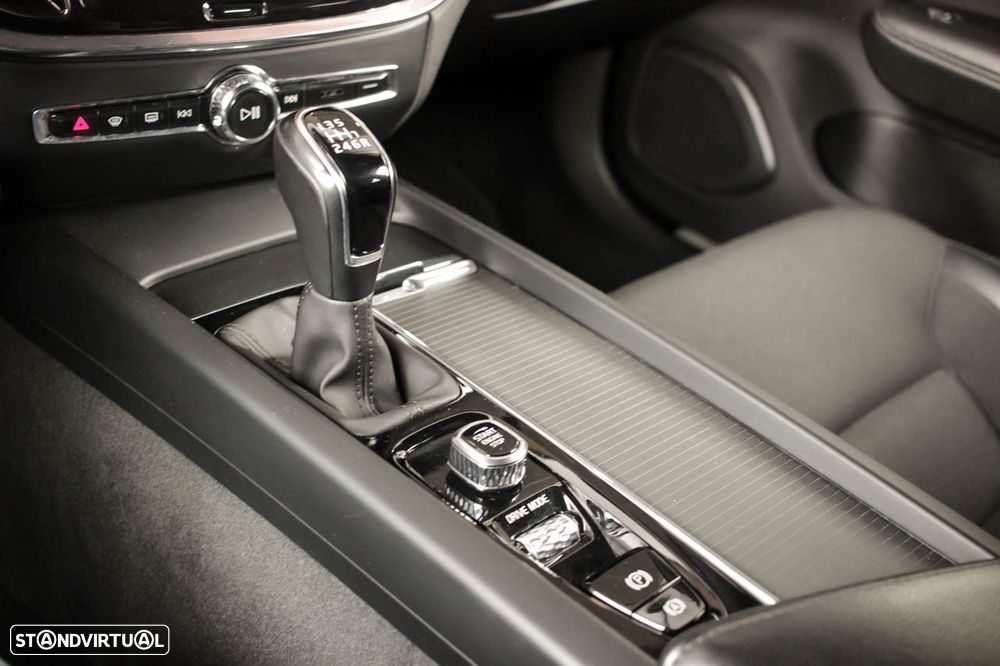 Volvo V60 D3 Momentum Pro - 17