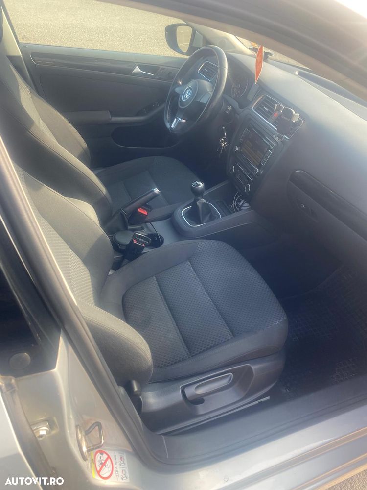 Volkswagen Jetta - 5
