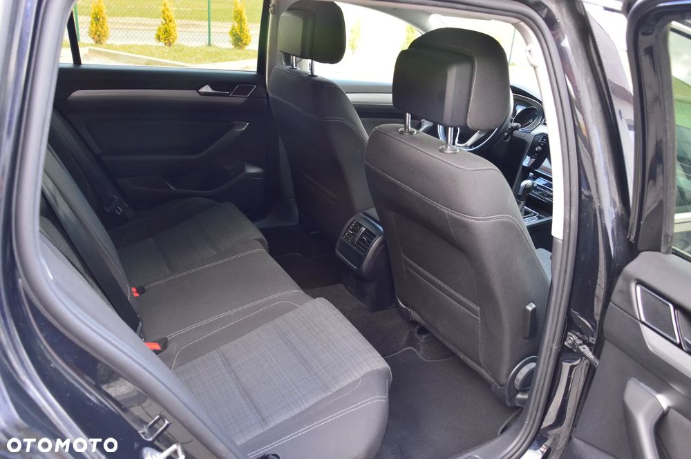 Volkswagen Passat - 23