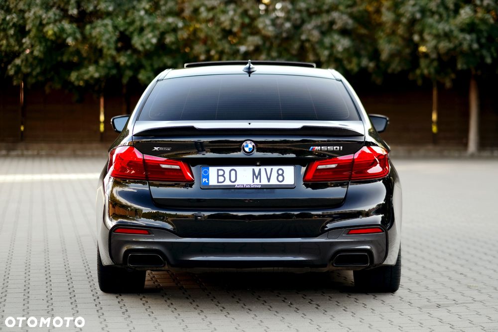 BMW Seria 5 M550i xDrive sport - 14