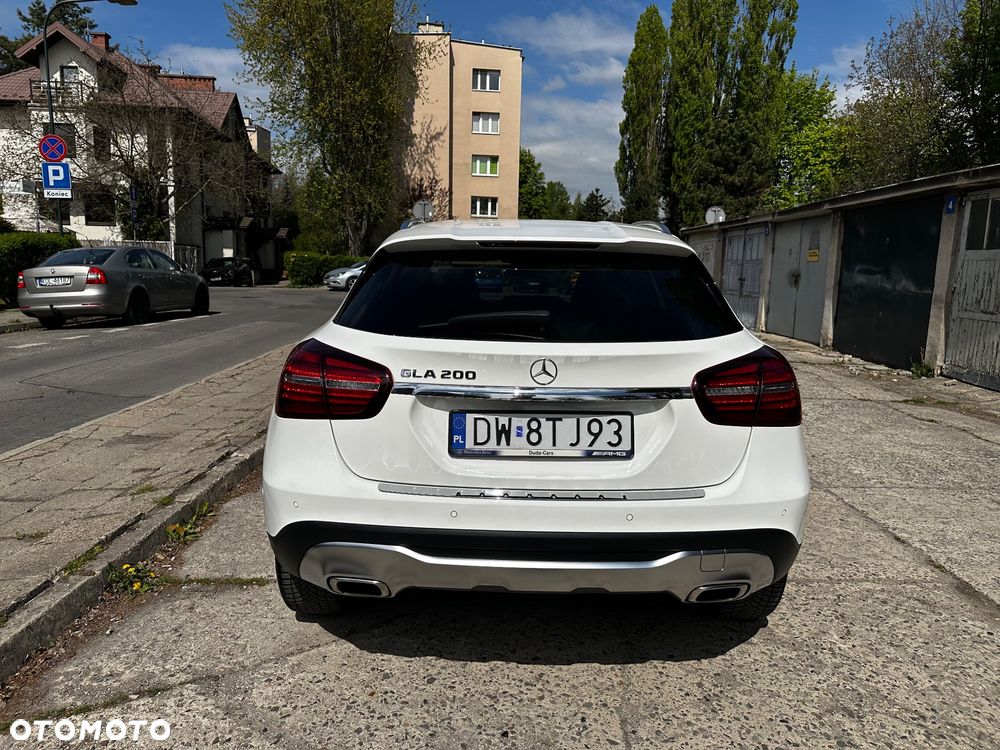Mercedes-Benz GLA 200 7G-DCT - 4