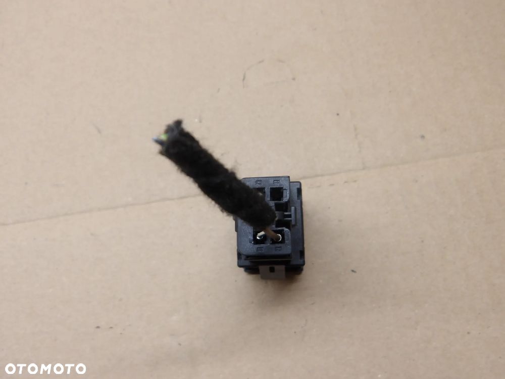 VW POLO IV 9N 3D 1.4B WŁĄCZNIK ŚWIATEŁ AWARYJNYCH 6Q0953235A - 2