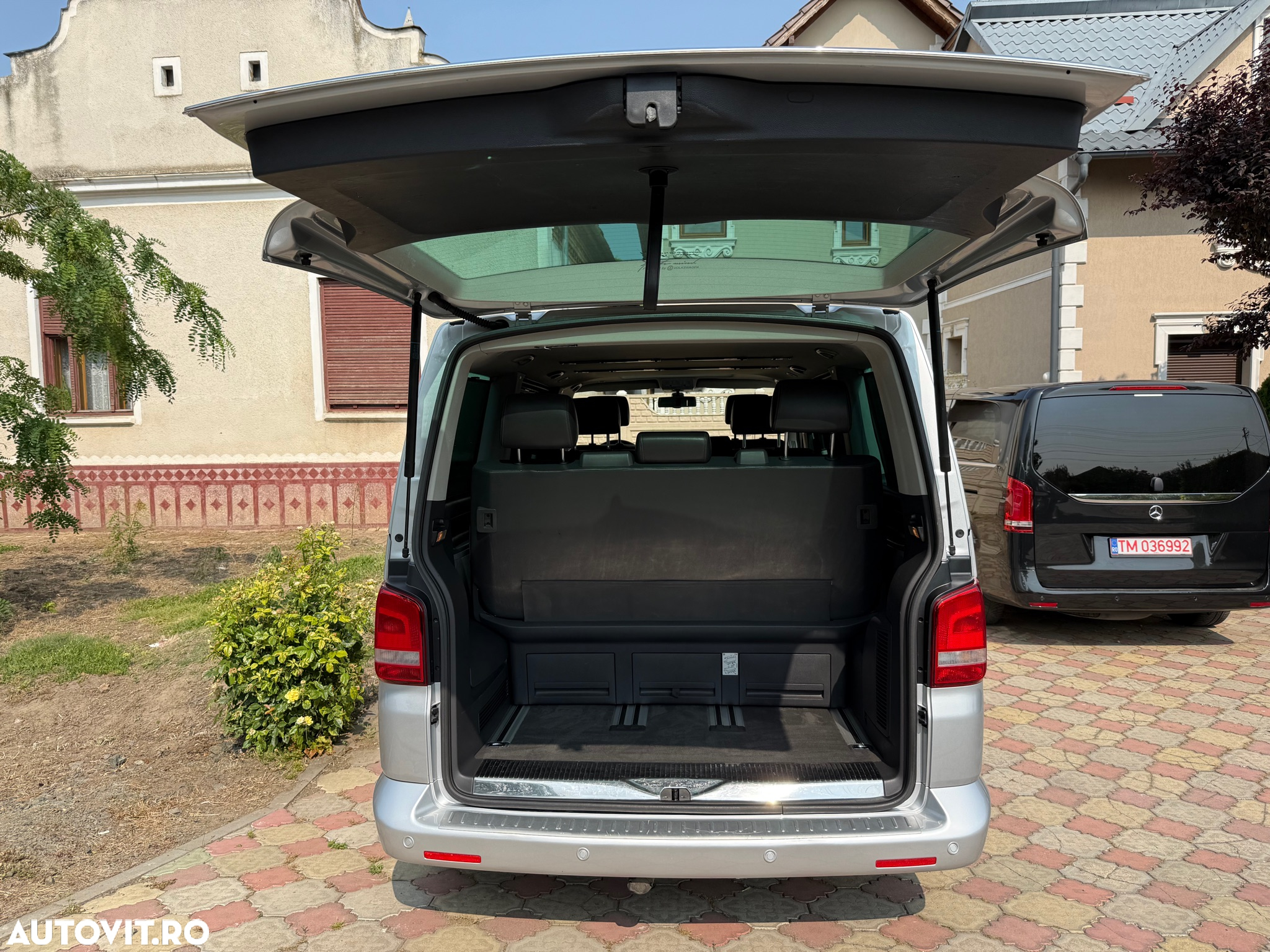Volkswagen Multivan - 11