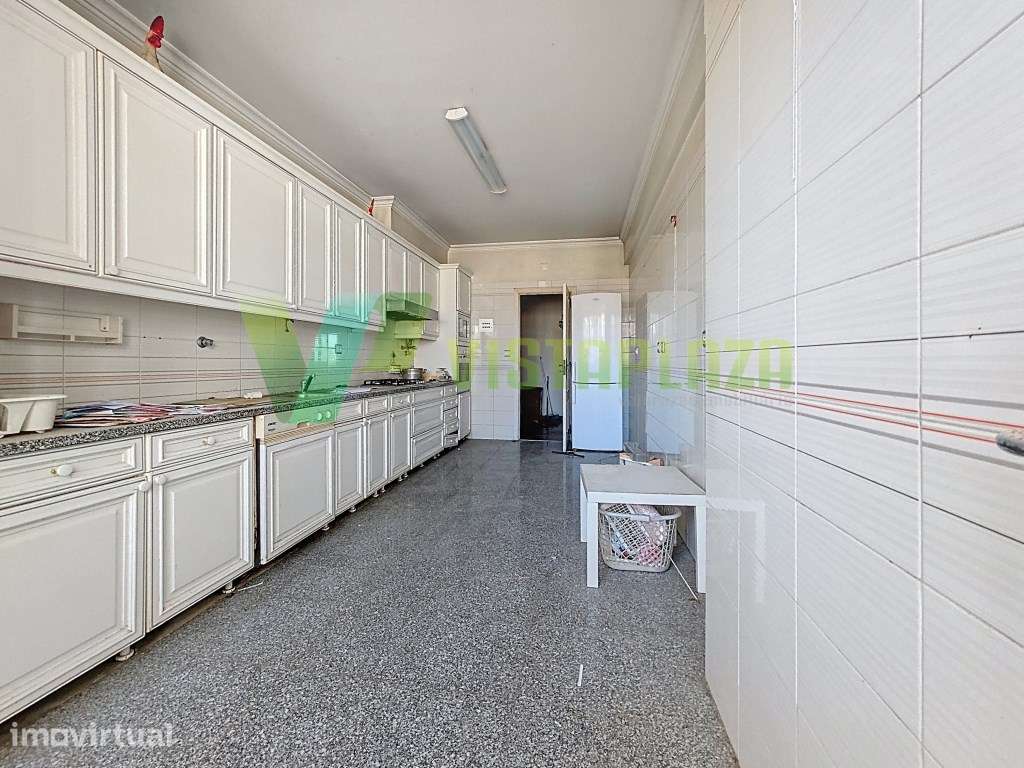 Apartamento T4 com garagem junto à Av. Afonso Costa, Areeiro - Grande imagem: 5/28