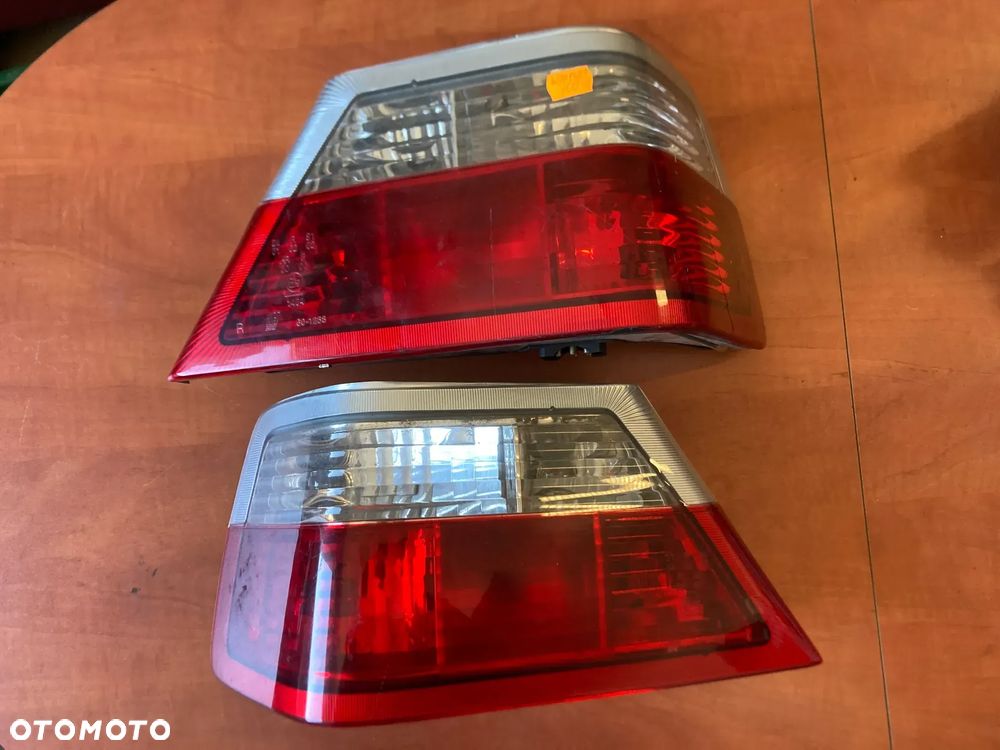 Lampa lewy prawy tył Mercedes Benz W124 komplet 1248262477 - 1