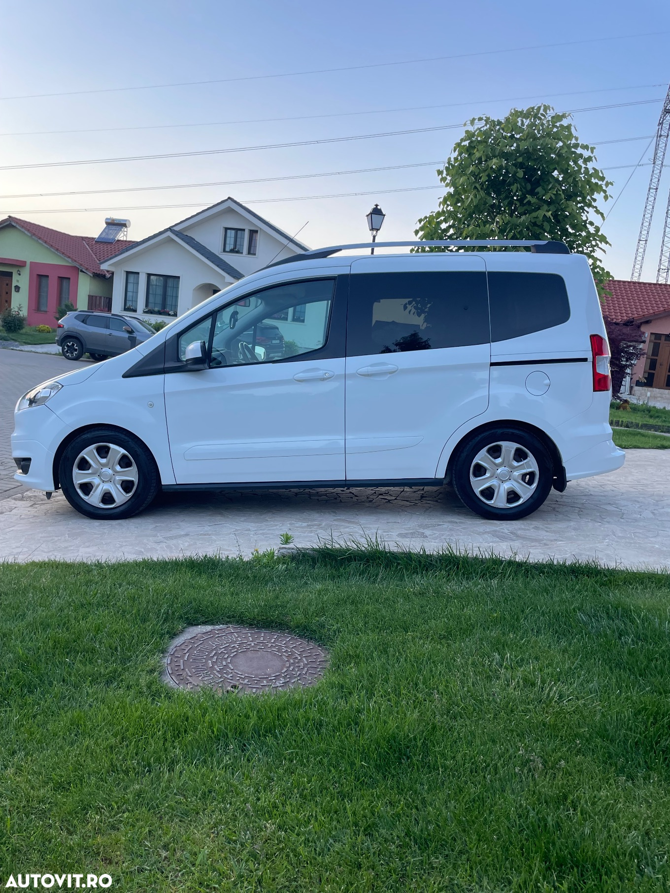 Ford Tourneo Courier 1.5 TDCi Titanium - 4