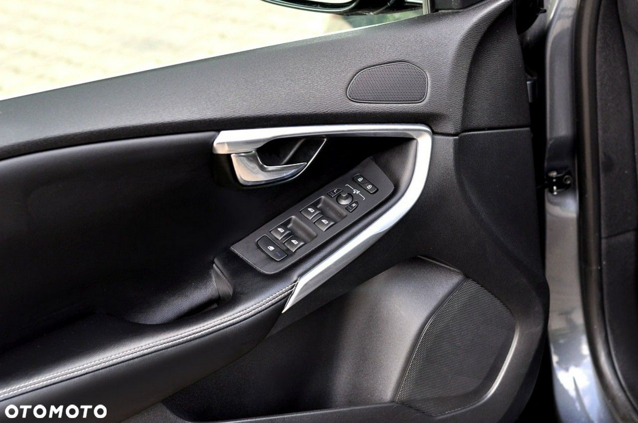 Volvo V40 D2 R-Design Momentum - 14