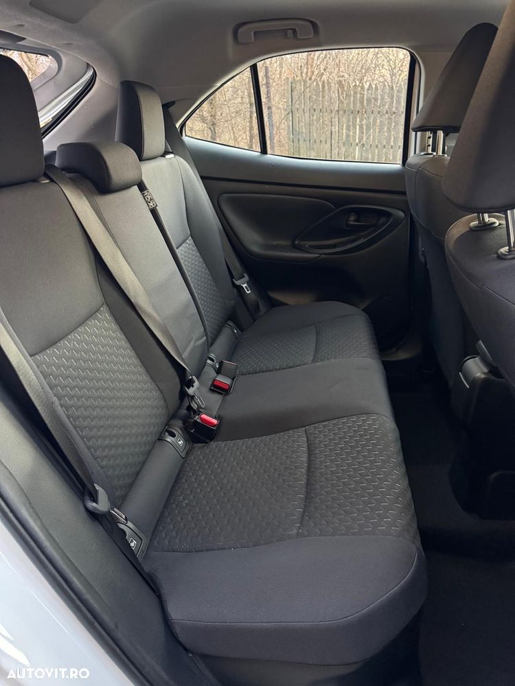 Toyota Yaris Cross 1.5 VVT-i HSD 4x2 Dynamic - 30