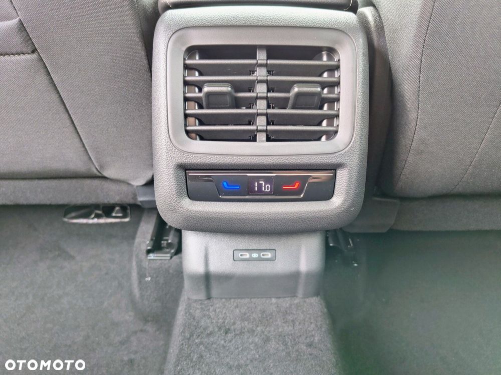 Volkswagen T-Roc 1.5 eTSI Life DSG - 28
