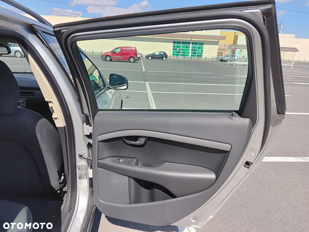 Volvo V70 2.0 Kinetic - 13