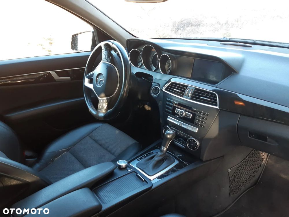 Mercedes-Benz Klasa C 200 CGI Automatik BlueEFFICIENCY Avantgarde - 18