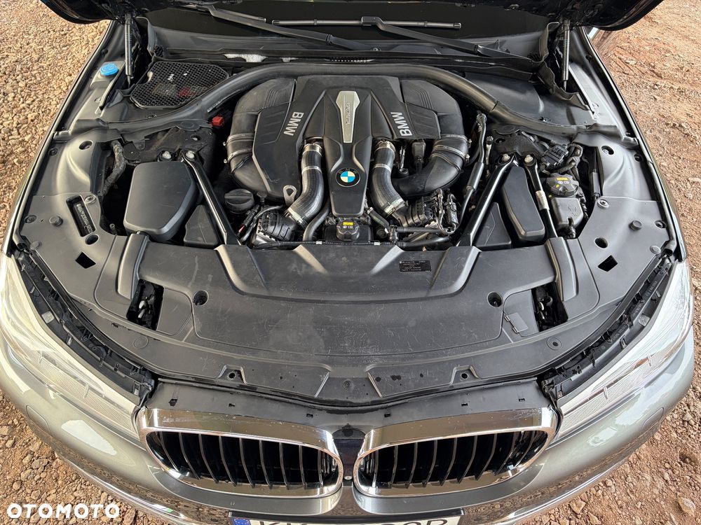 BMW Seria 7 750Li xDrive - 28