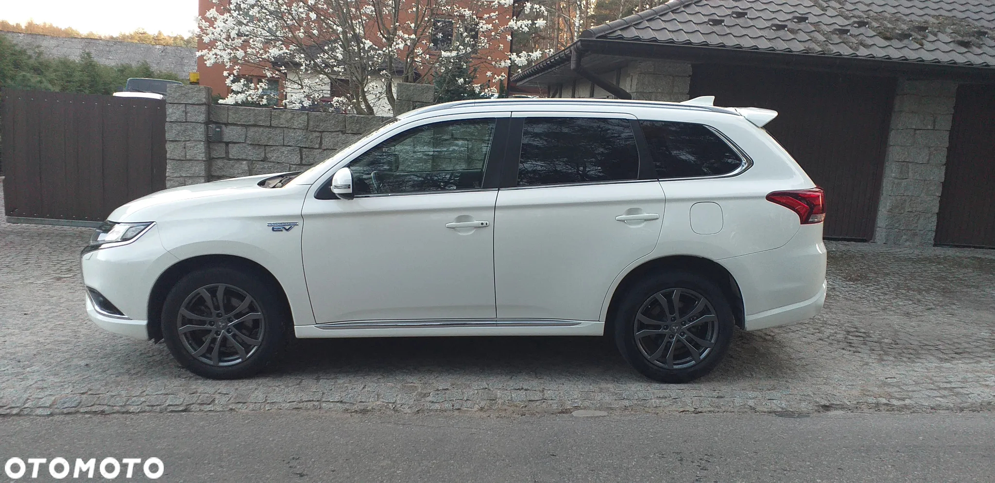 Mitsubishi Outlander PHEV Intense + - 16