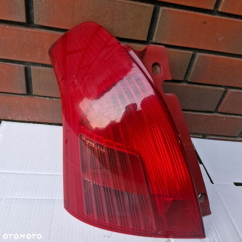 LAMPA LEWA TYŁ SUZUKI SWIFT IV P4476L - 4