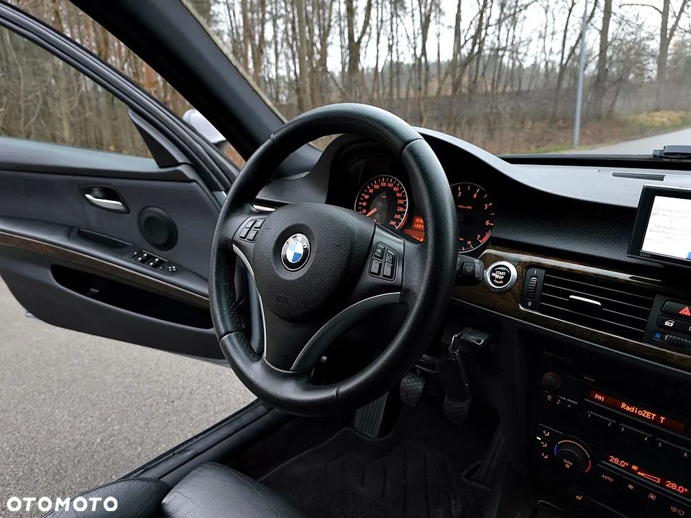 BMW Seria 3 320i - 27