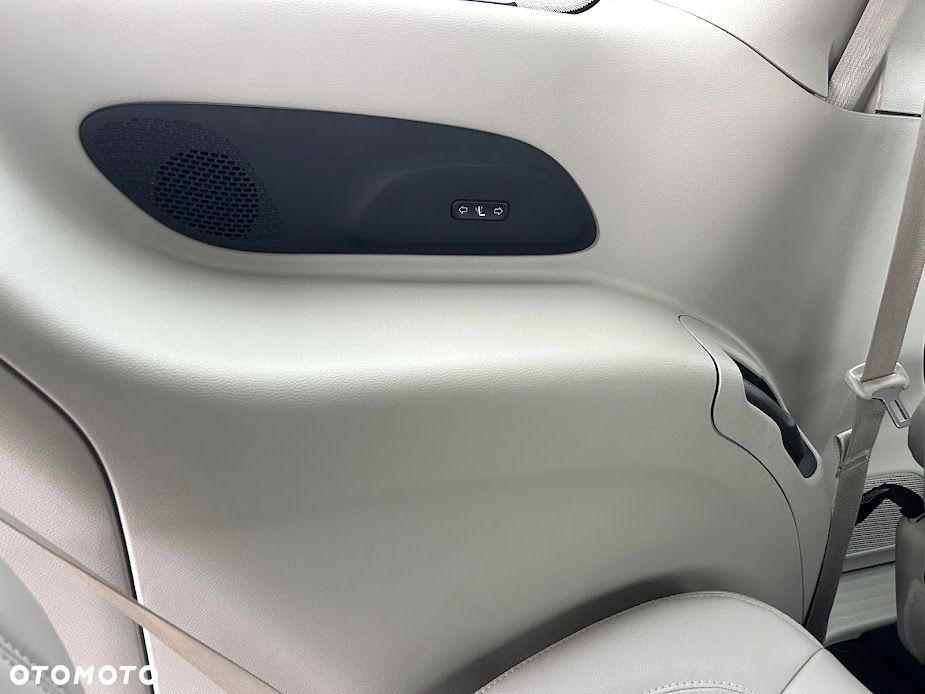 Chrysler Pacifica - 30