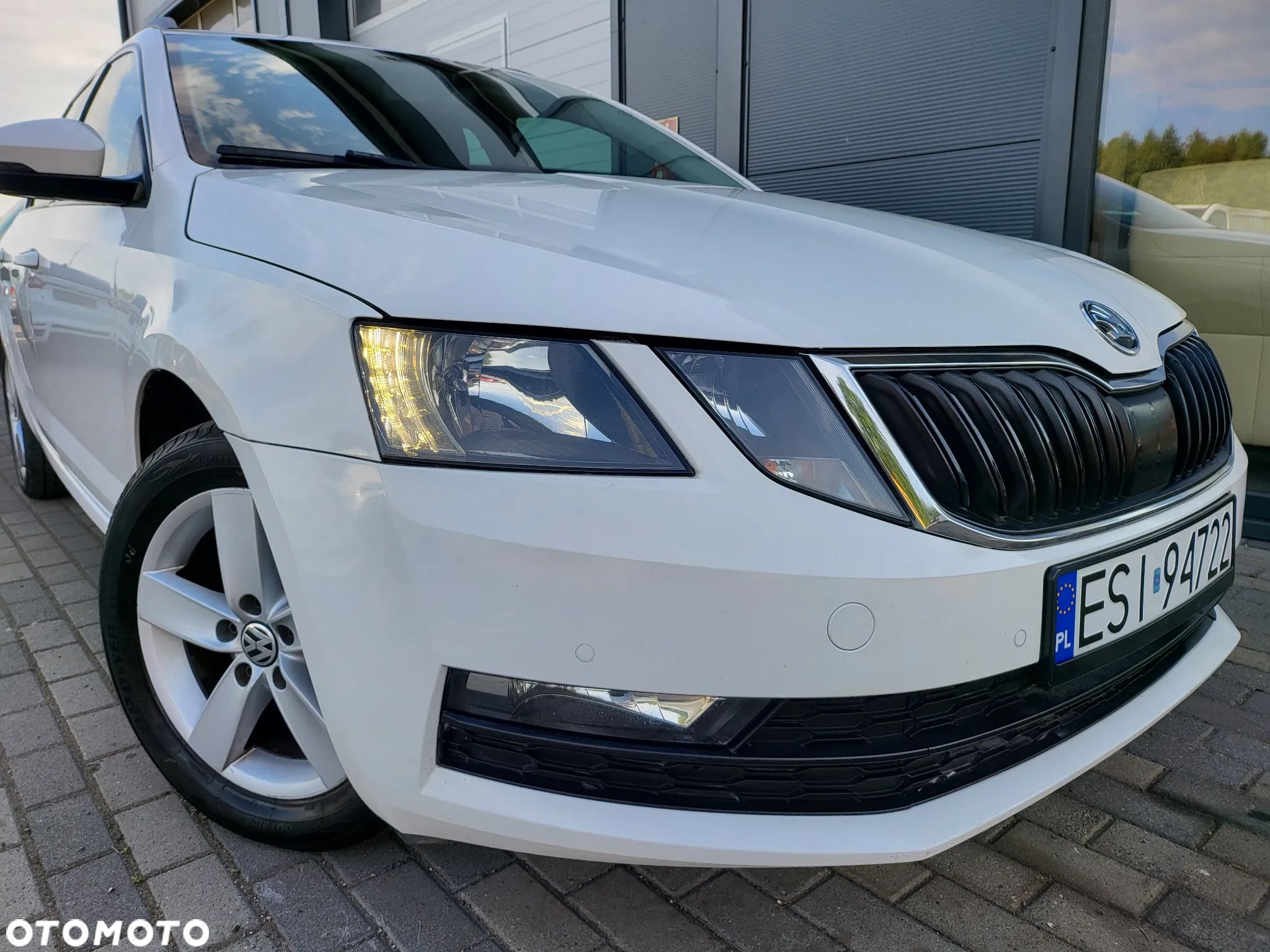 Skoda Octavia 1.6 TDI DSG Style - 1