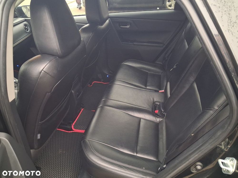 Toyota Auris - 11