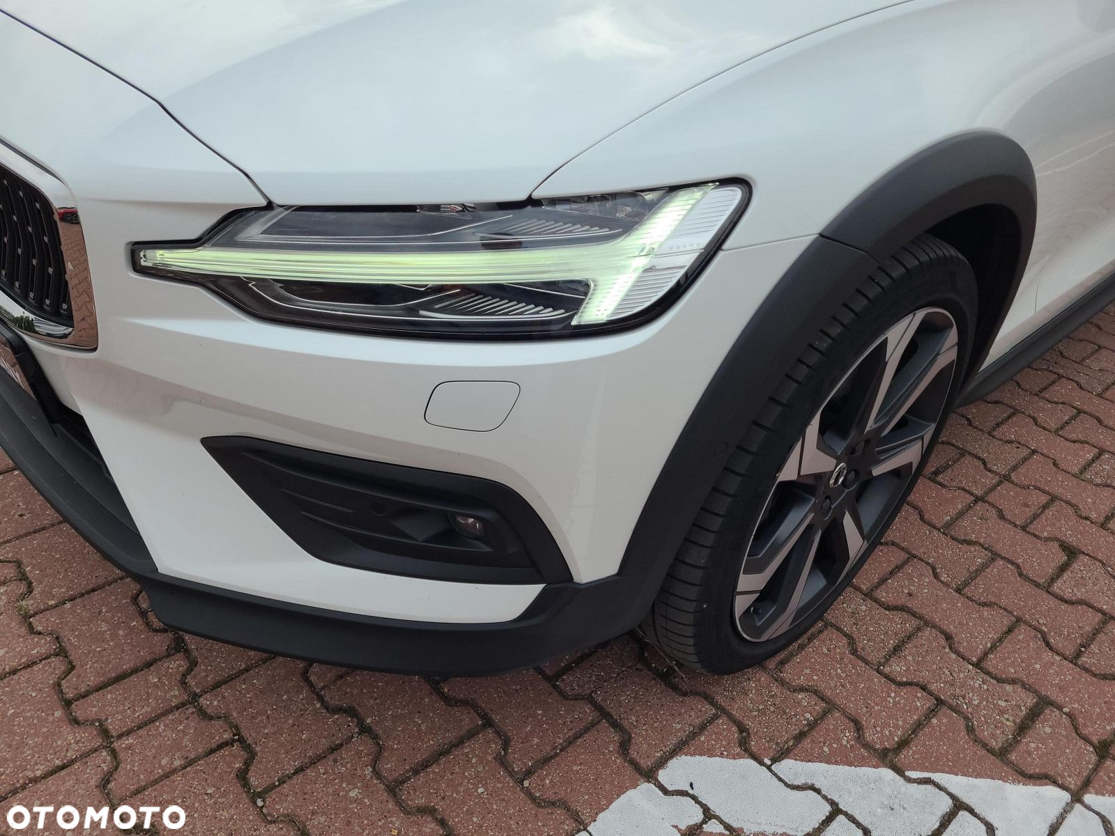 Volvo V60 Cross Country - 9