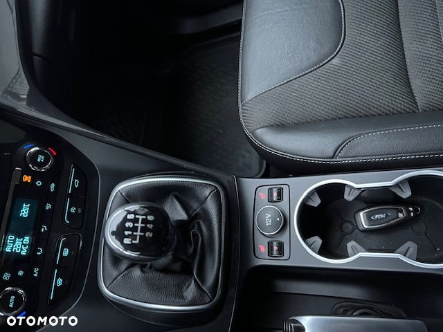 Ford Kuga 1.5 EcoBoost 2x4 Titanium - 25