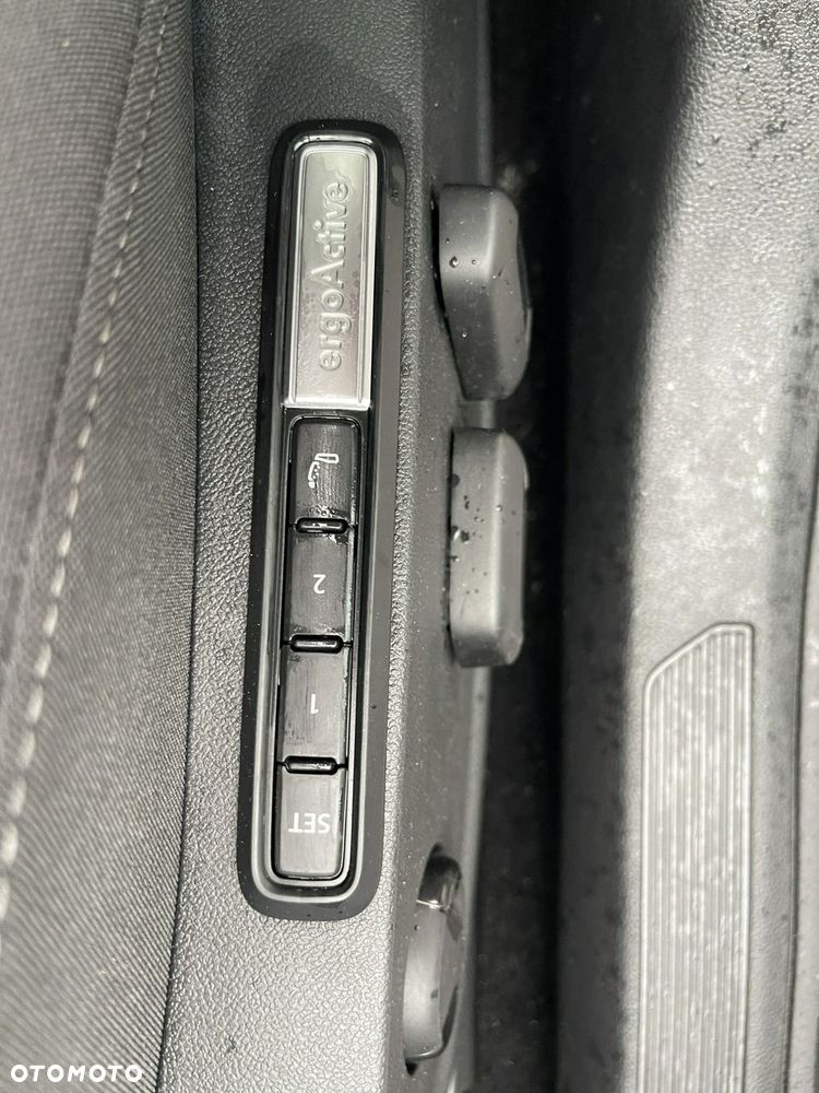 Volkswagen Golf 1.5 eTSI EVO Style DSG - 18