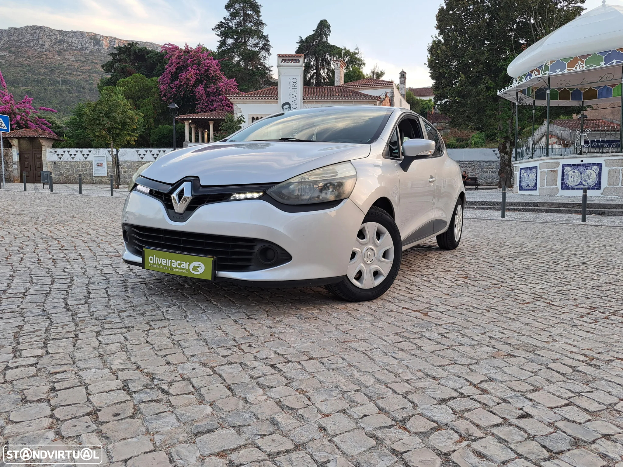 Renault Clio 1.2 16V Confort - 10