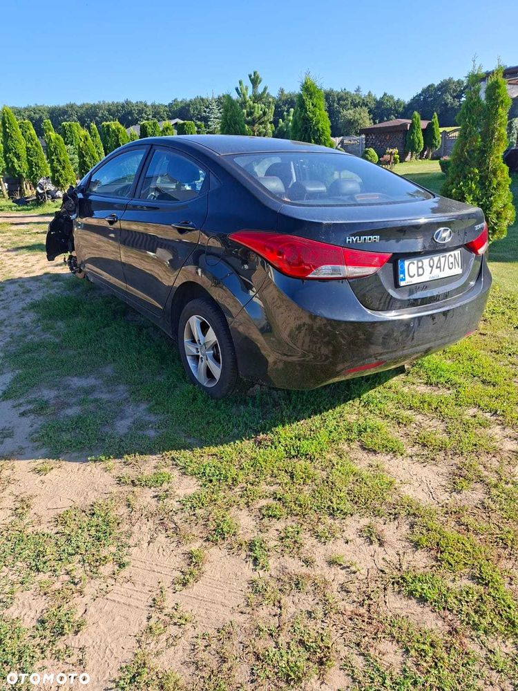 Hyundai Elantra - 3