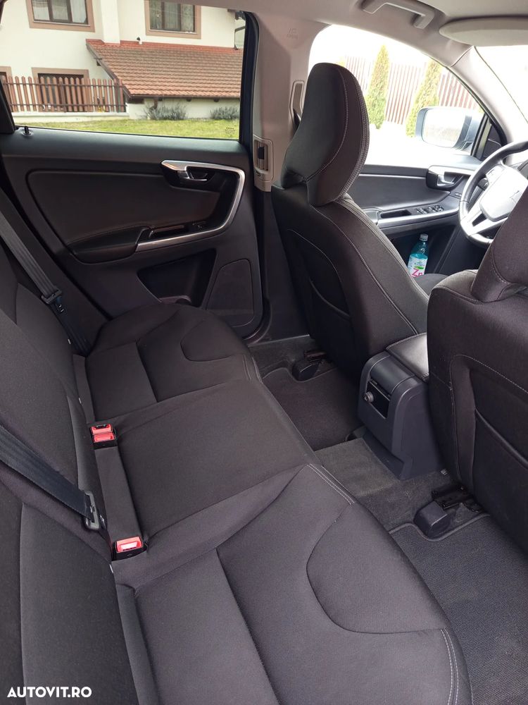 Volvo XC 60 D4 AWD Geartronic Momentum - 11