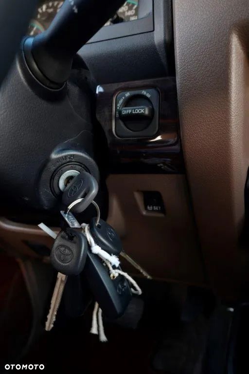 Toyota Land Cruiser - 20