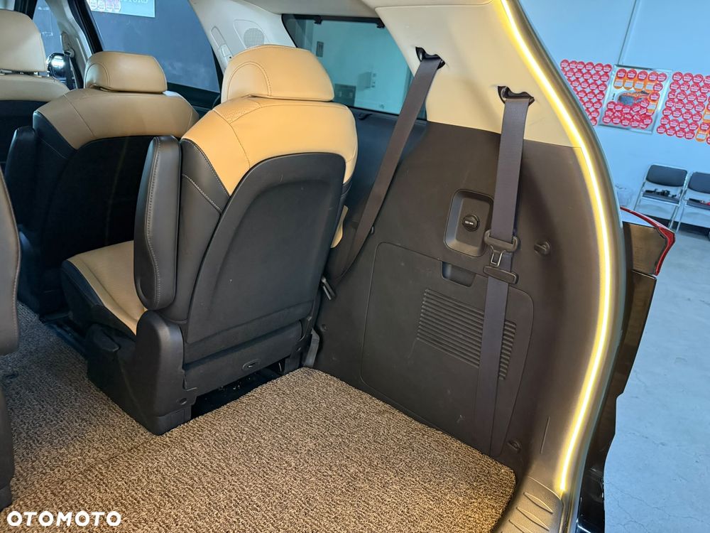 Kia Carnival - 9
