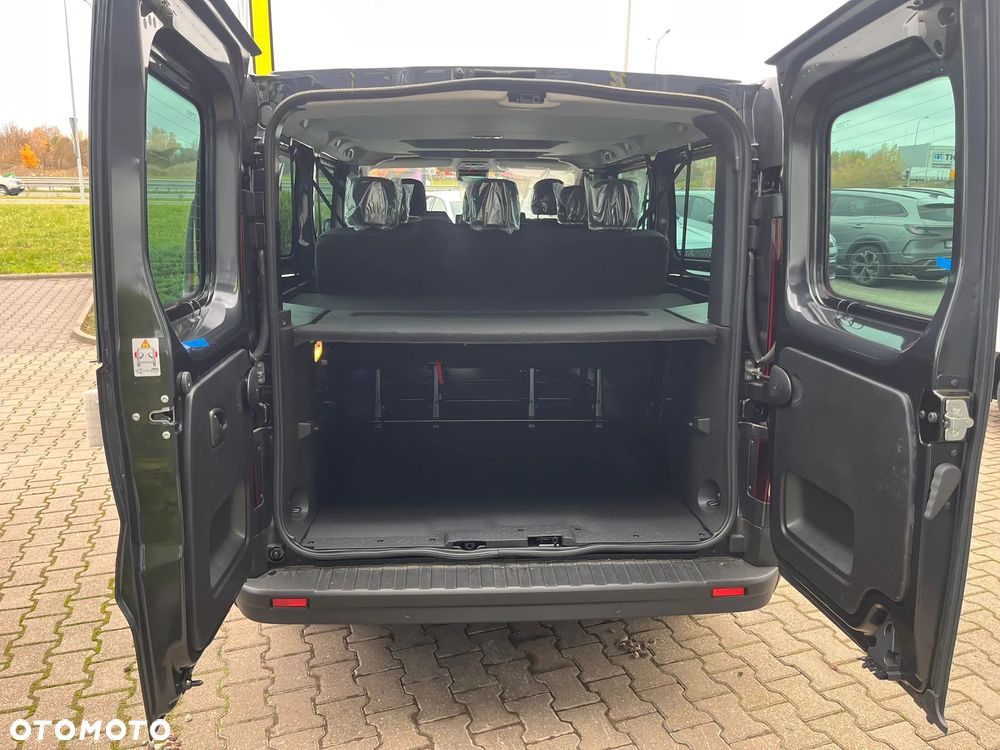 Renault Trafic 2.0 dCi - 11