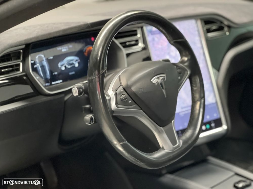 Tesla Model S - 10