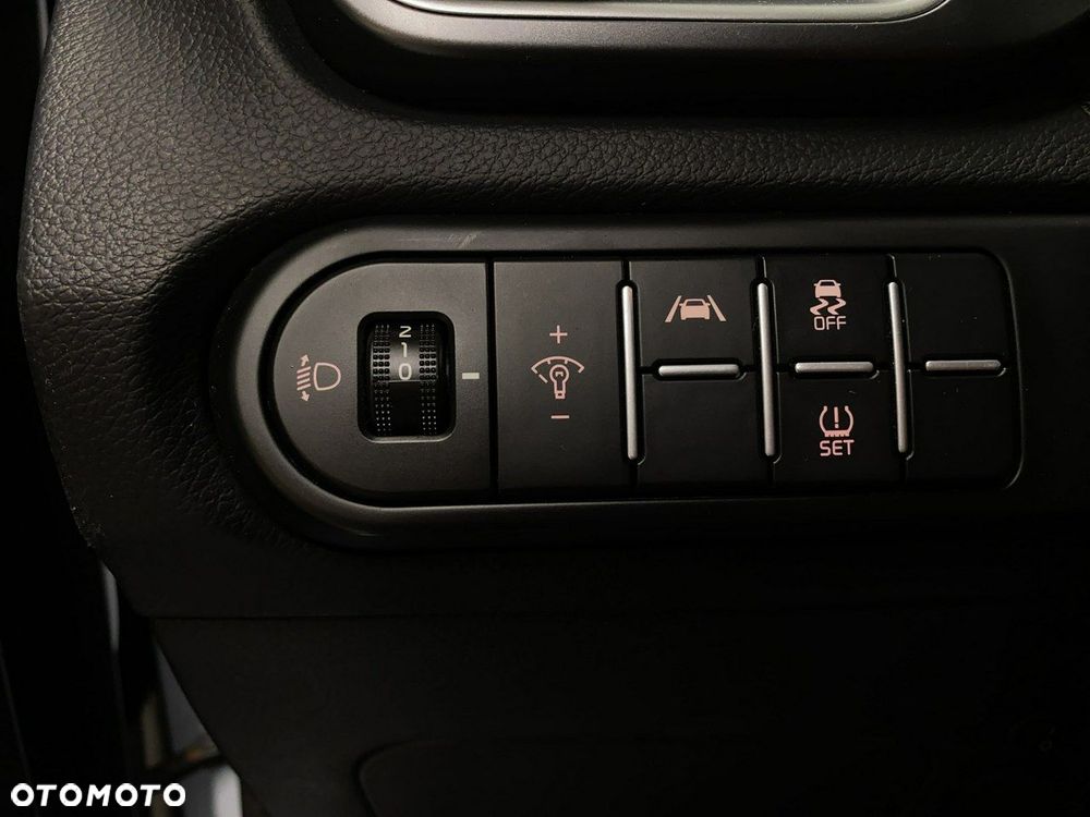 Kia Ceed - 33
