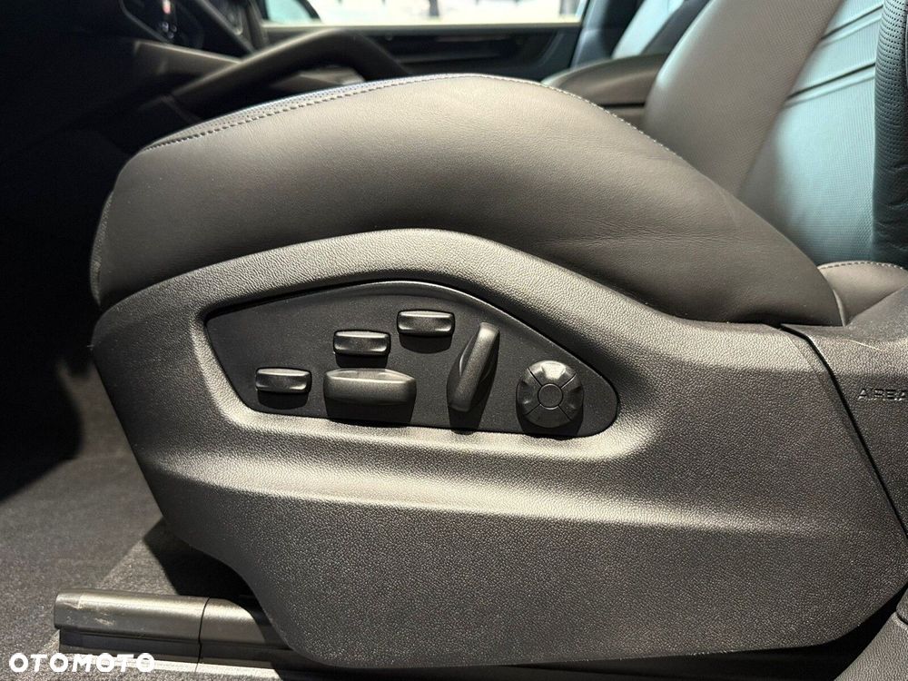 Porsche Cayenne - 19