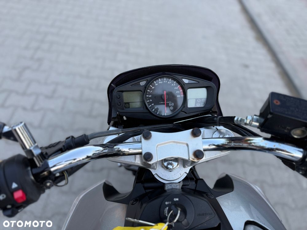 Suzuki GSR - 25
