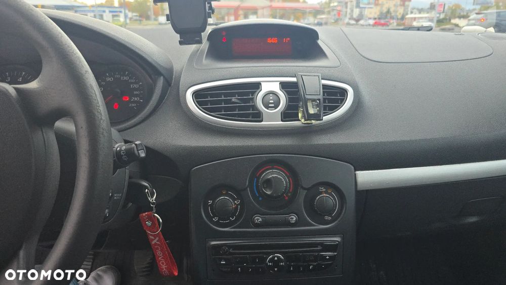 Renault Clio - 10