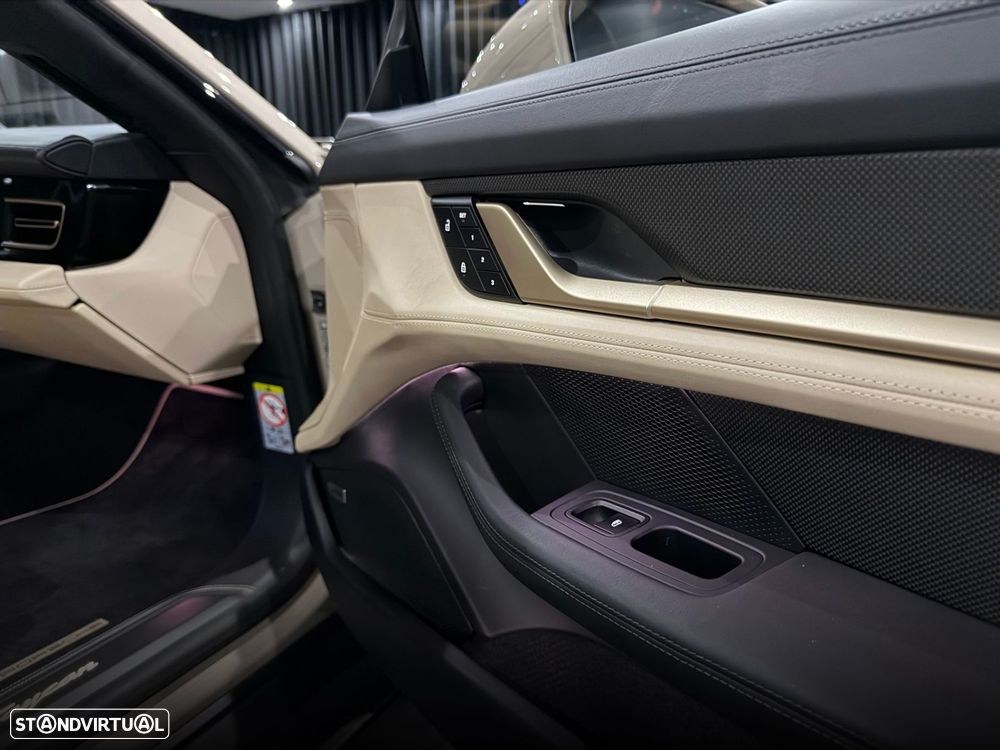 Porsche Taycan Cross Turismo Turbo - 47