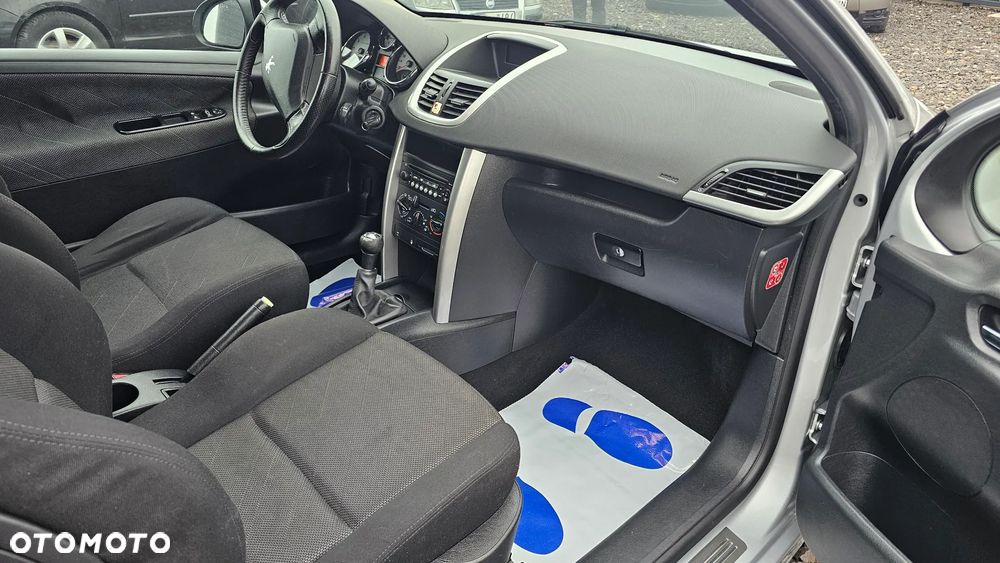 Peugeot 207 1.4 16V Presence - 13