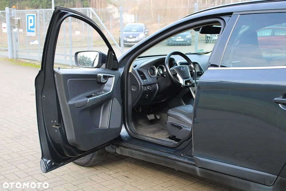 Volvo XC 60 2.4D AWD Momentum - 24