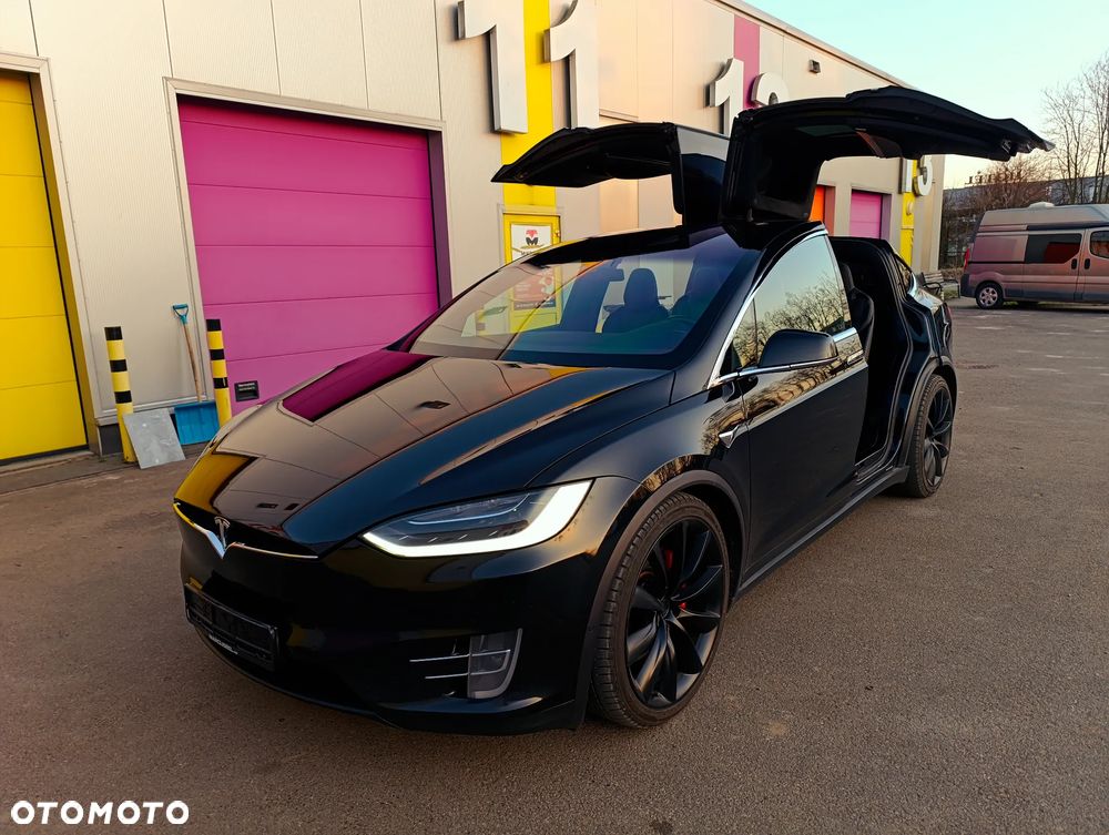 Tesla Model X - 16