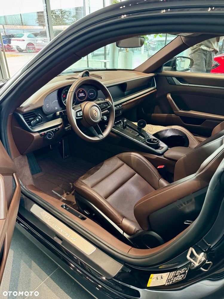 Porsche 911 Carrera 4 - 4