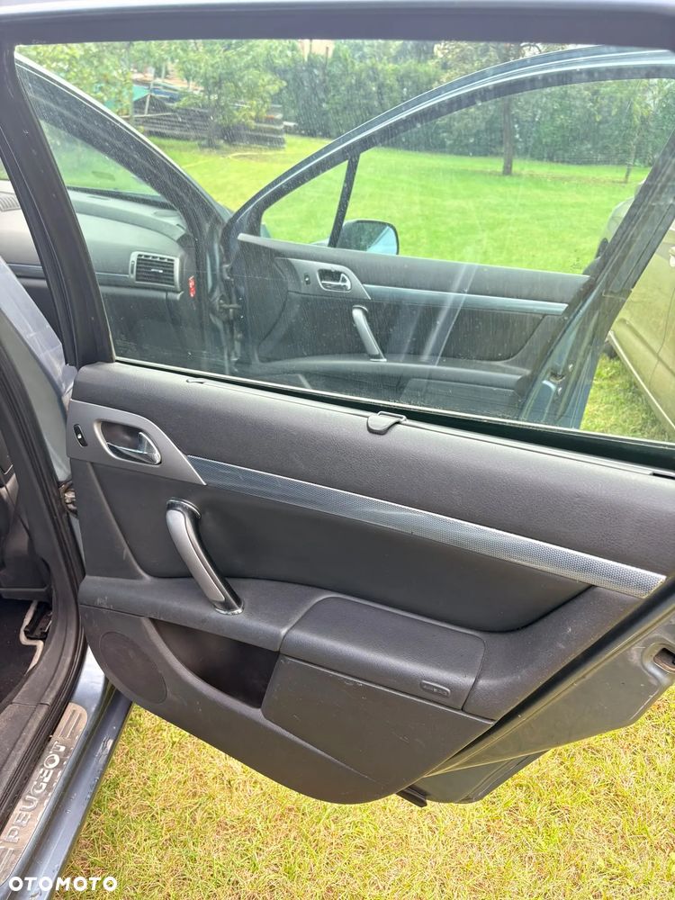 Peugeot 407 - 27