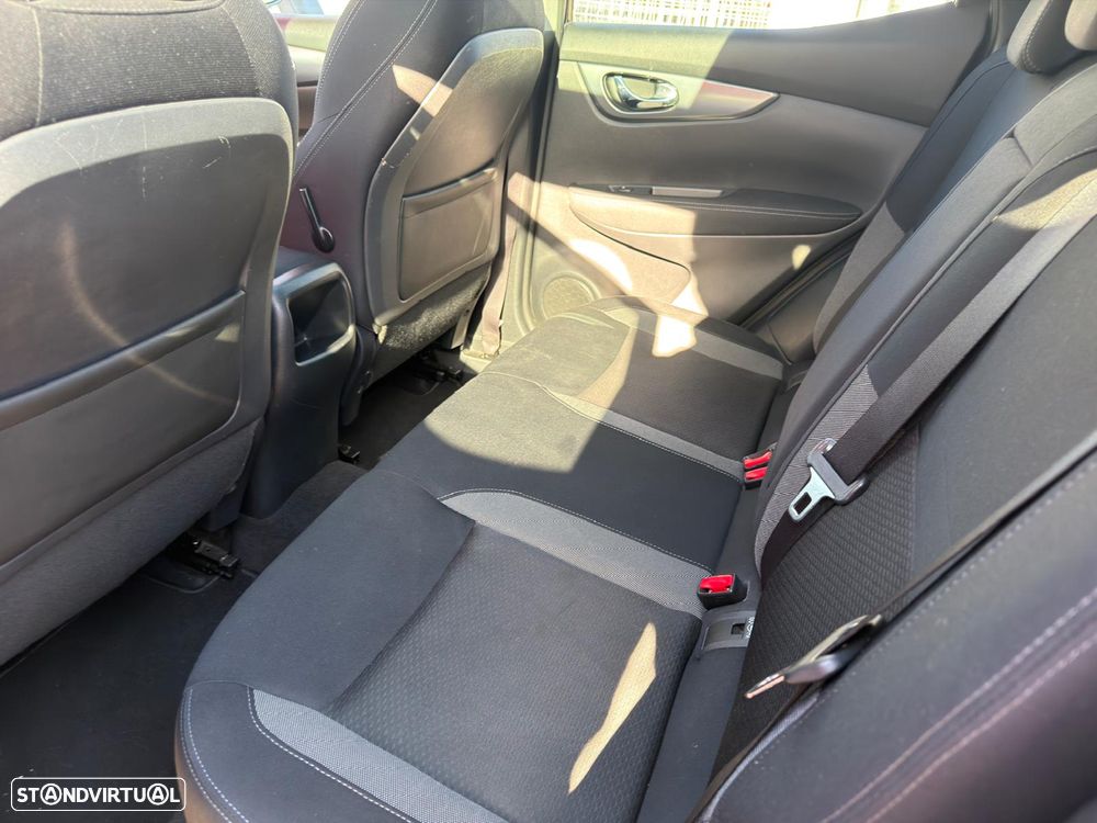 Nissan Qashqai 1.5 dCi N-Connecta J18+Led - 32